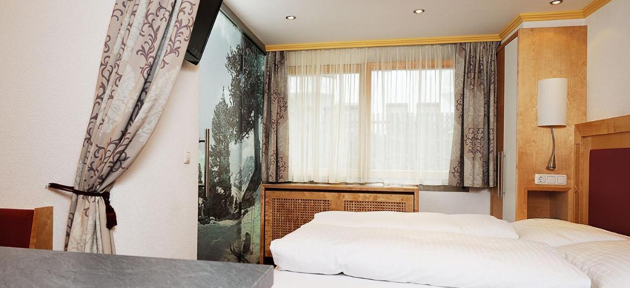 Hotel Kristall B&B イシュグル エクステリア 写真