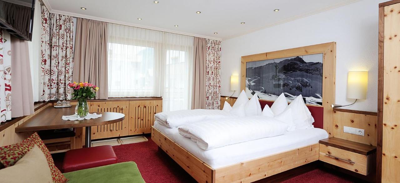 Hotel Kristall B&B イシュグル エクステリア 写真