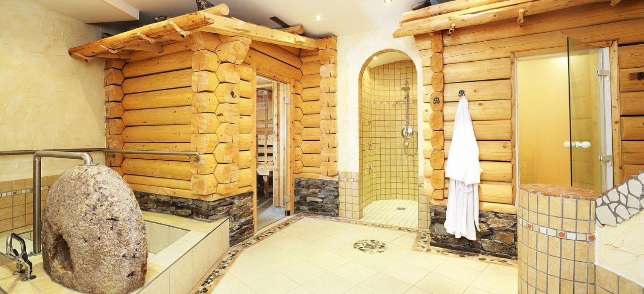Hotel Kristall B&B イシュグル エクステリア 写真