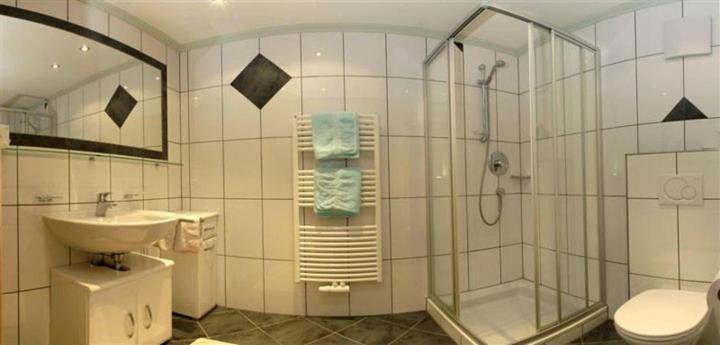 Hotel Kristall B&B イシュグル エクステリア 写真