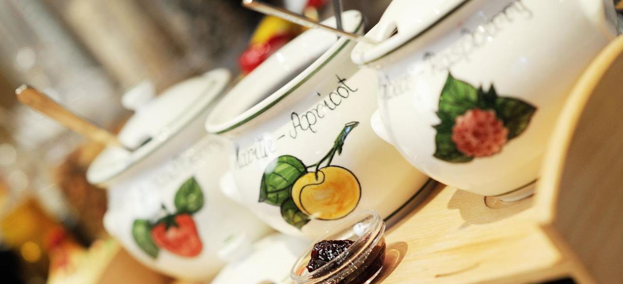 Hotel Kristall B&B イシュグル エクステリア 写真
