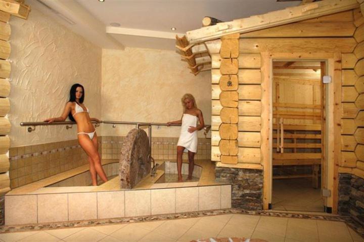 Hotel Kristall B&B イシュグル エクステリア 写真