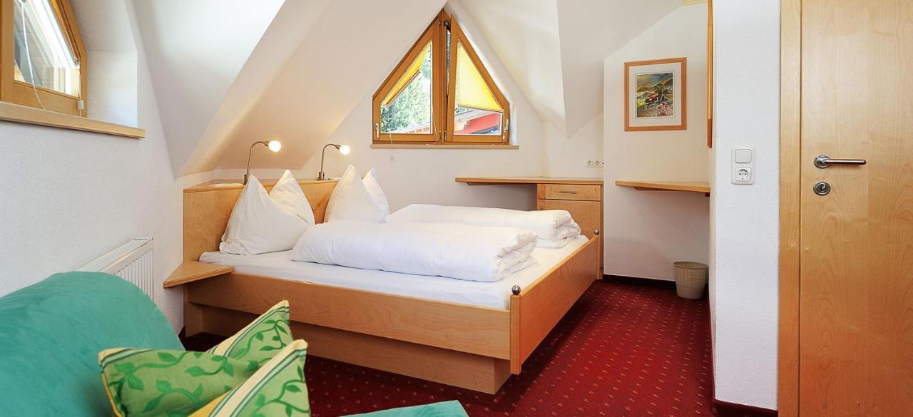 Hotel Kristall B&B イシュグル エクステリア 写真