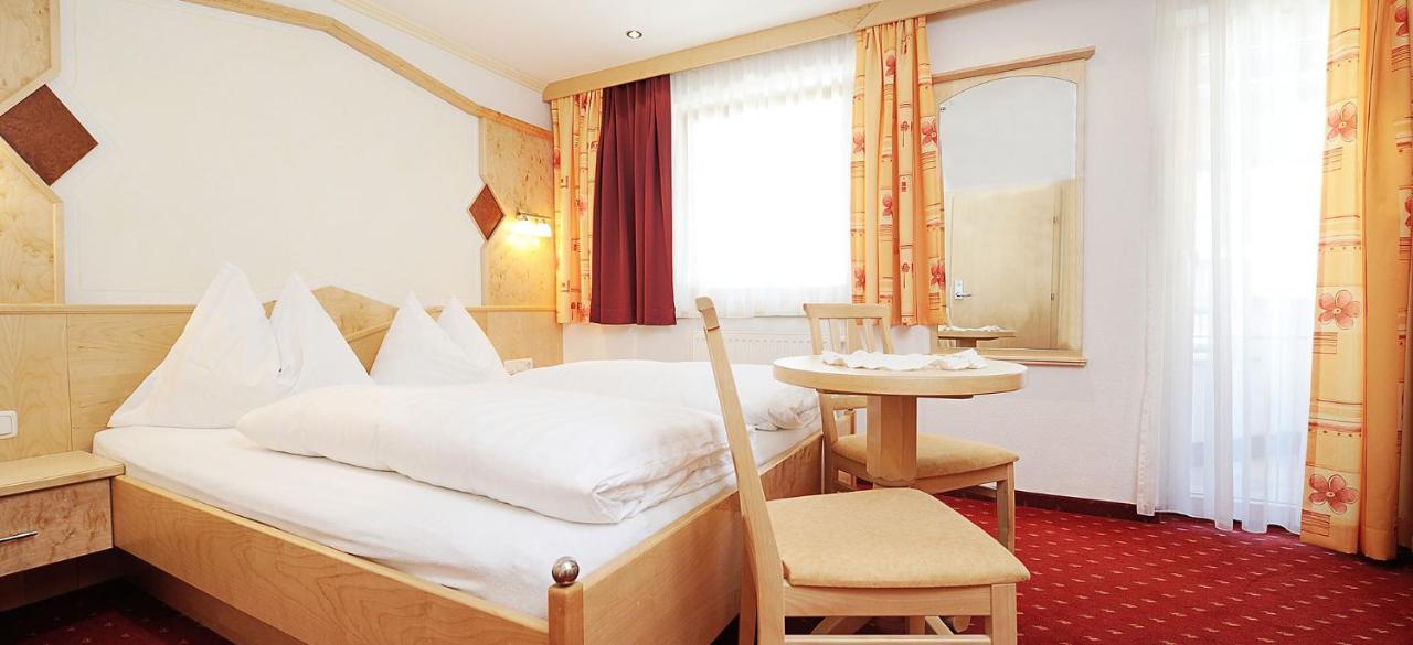 Hotel Kristall B&B イシュグル エクステリア 写真